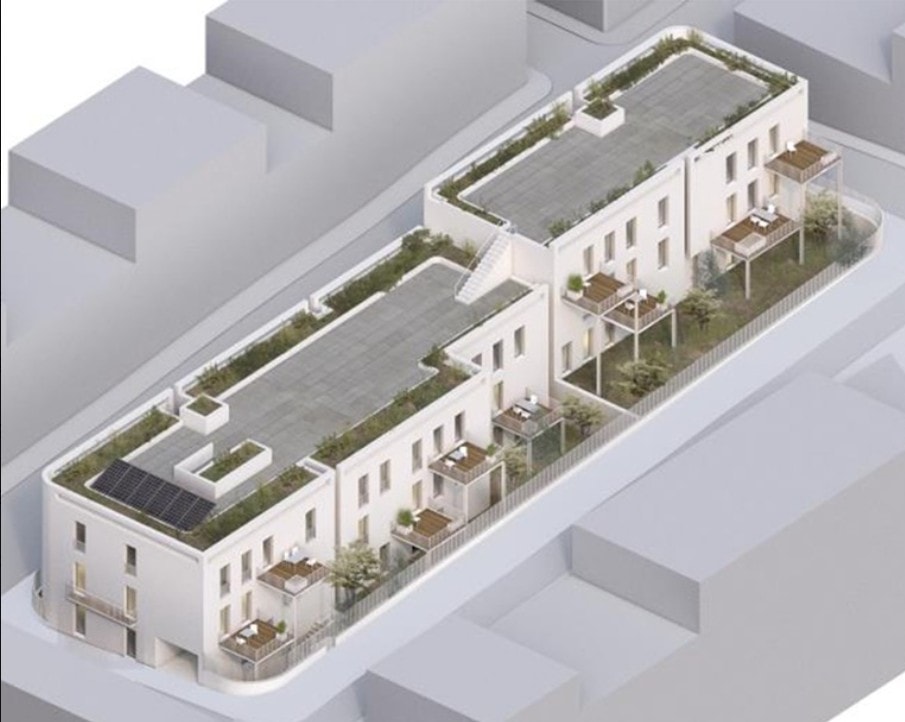 Maqueta 3D vista de cima de um conjunto residencial em banda, com coberturas planas parcialmente ajardinadas, painéis solares, pátios com pérgulas e mobiliário de exterior, inserida no volume a cinzento do quarteirão existente.