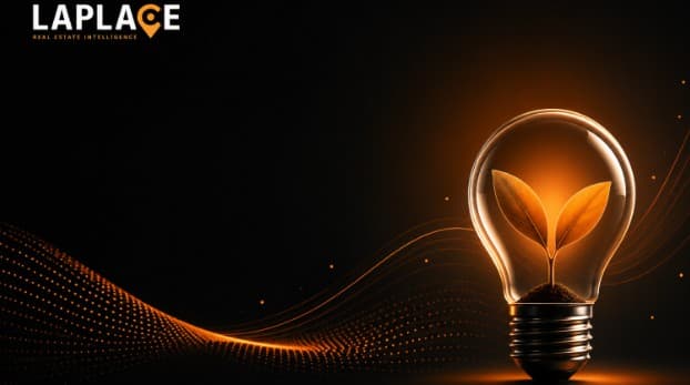 Imagem de marca Laplace: uma lâmpada acesa com uma pequena planta a germinar no interior, sobre fundo preto atravessado por uma onda de partículas cor de laranja.
